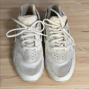 Women’s Nike Huarache Air White/Cream Sz. 7.5 Used
